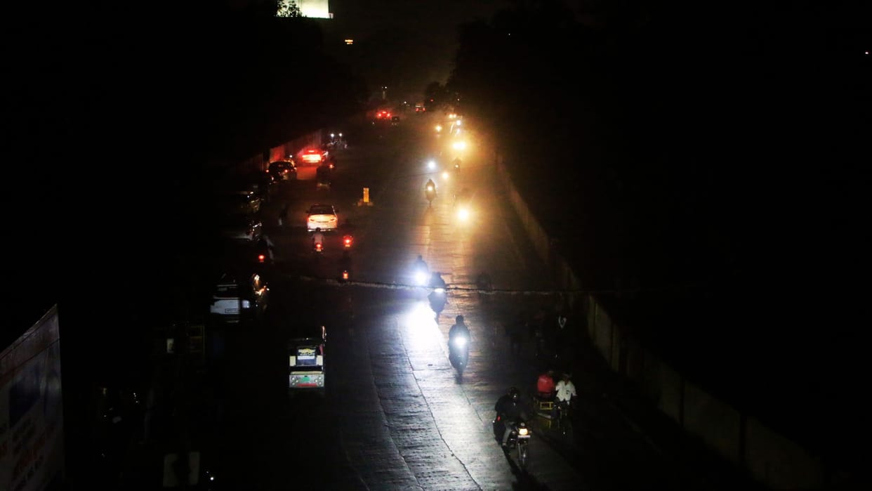 Varanasi News Carbon damage damages 2,500 streetlights in 100 wards leaving them in darkness