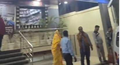 ujjain hospital dead body kept outside insensitivity incident