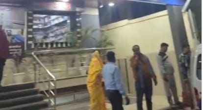 ujjain hospital dead body kept outside insensitivity incident