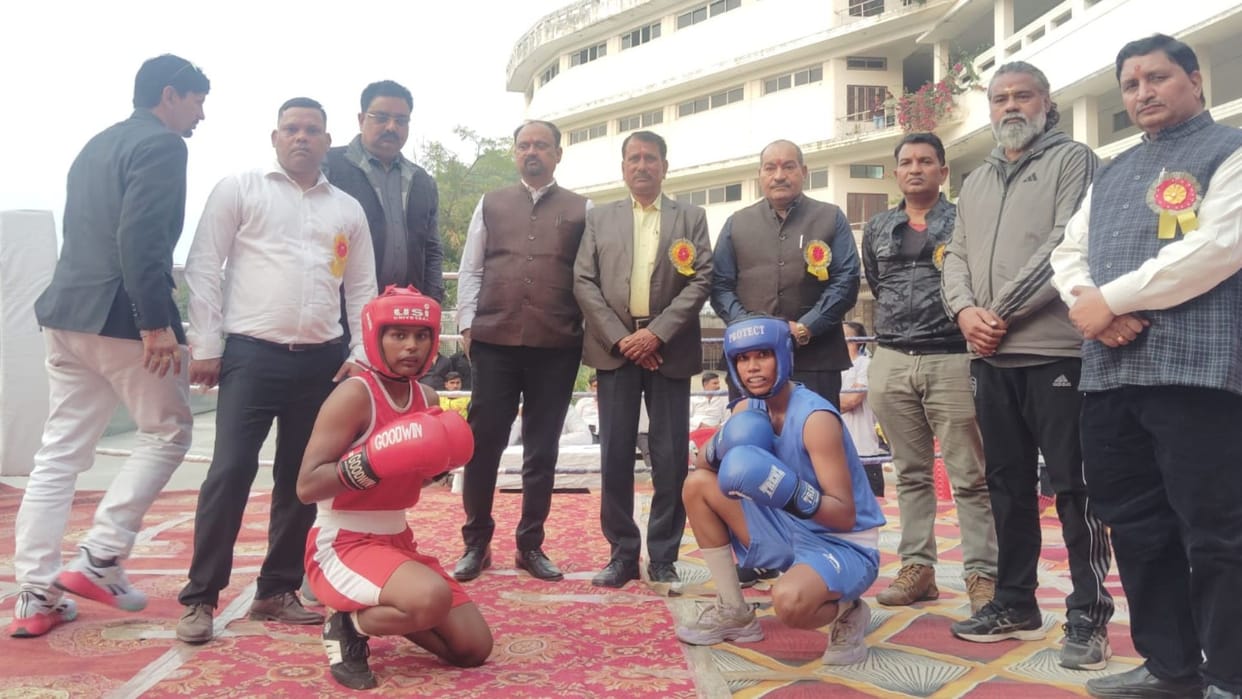 Sports News Super heavyweight bout Rishabh hook knocks out Arpit athletes show their strength