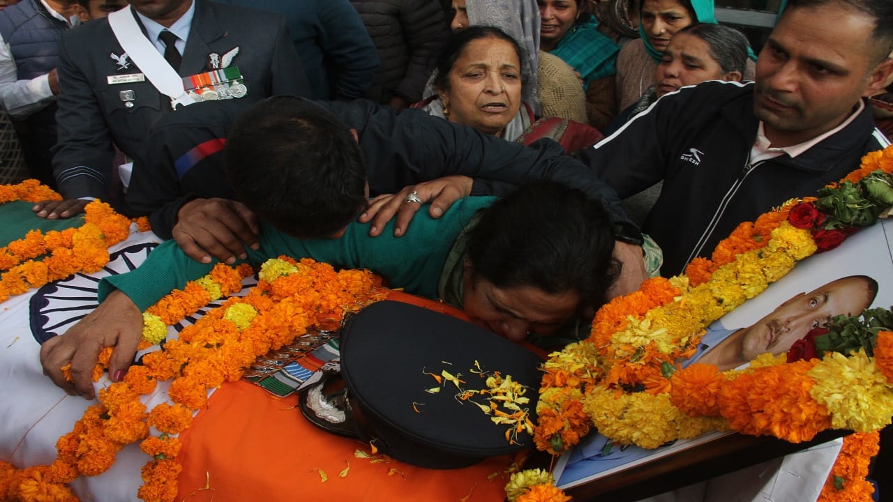 Last rites of martyred pilot Namnash Syal Everyone s eyes became moist