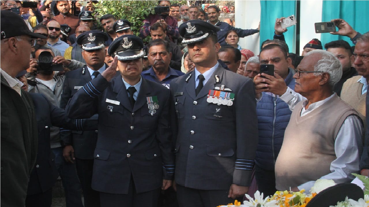 Last rites of martyred pilot Namnash Syal Everyone s eyes became moist