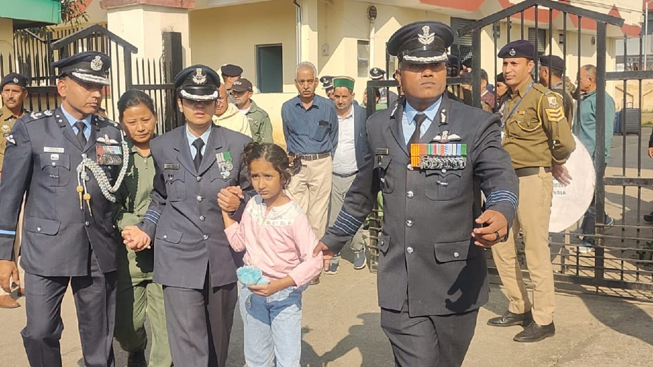 Last rites of martyred pilot Namnash Syal Everyone s eyes became moist