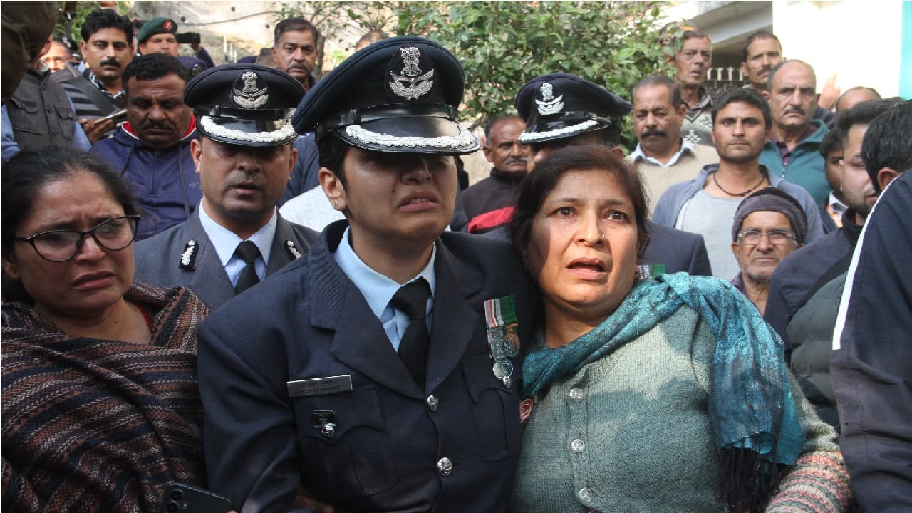 Last rites of martyred pilot Namnash Syal Everyone s eyes became moist