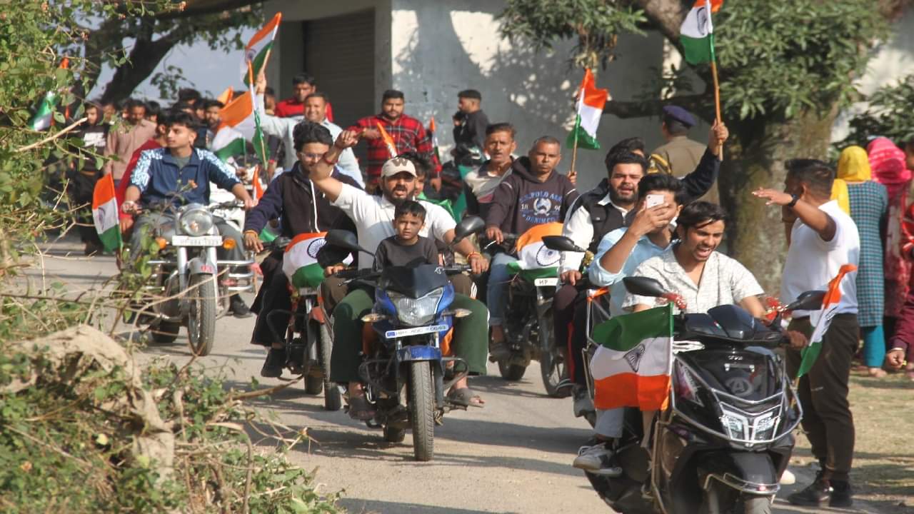 Namansh Syal funeral Mother clings to son s body