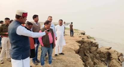 Bihar: Maner MLA inspected the erosion caused by the Ganga River