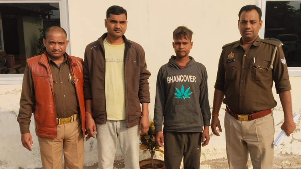 पुलिस गिरफ्त में आरोपी