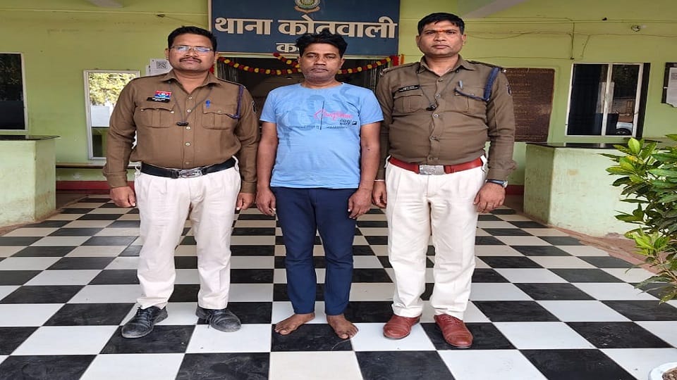 पुलिस की गिरफ्त में आरोपी