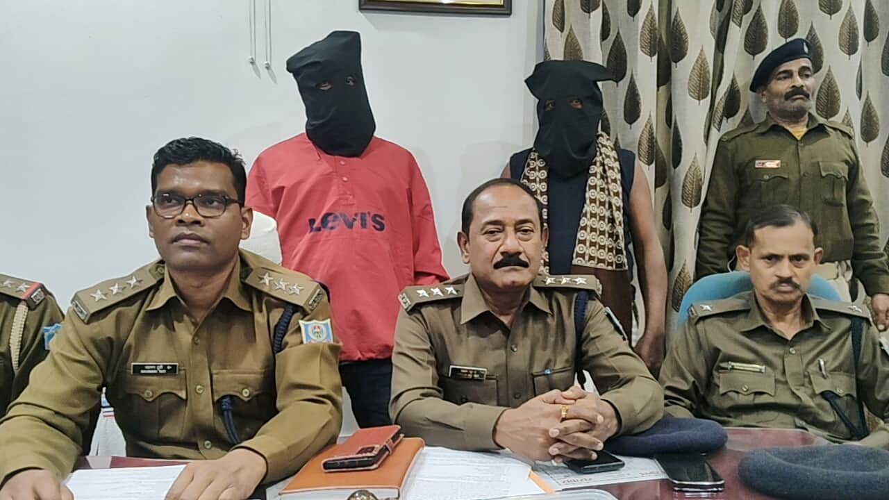 पुलिस की गिरफ्त में आरोपी