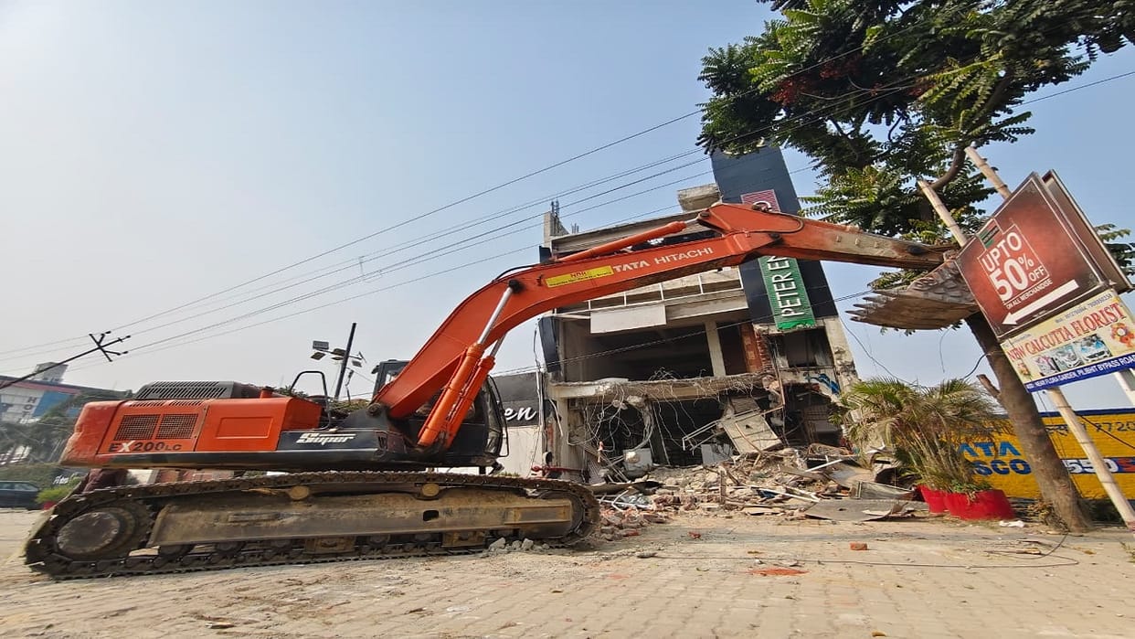 Action resumes on showroom of Arif close associate of Maulana Tauqeer in Bareilly