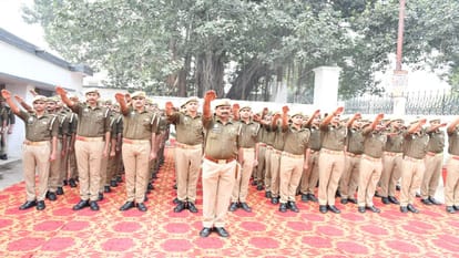 SSP hoisted the flag on Police Flag Day in Budaun
