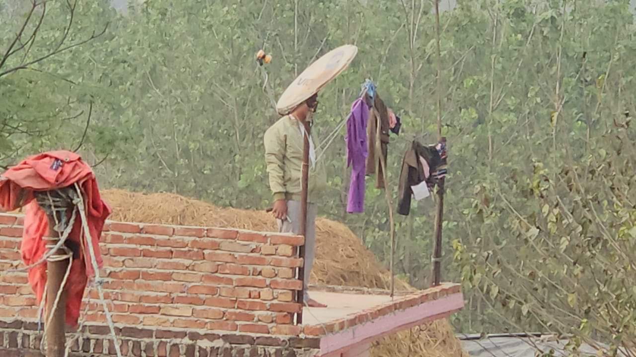 Rampur Crime Husband Shoots Wife After Argument Climbs Roof for Seven Hours