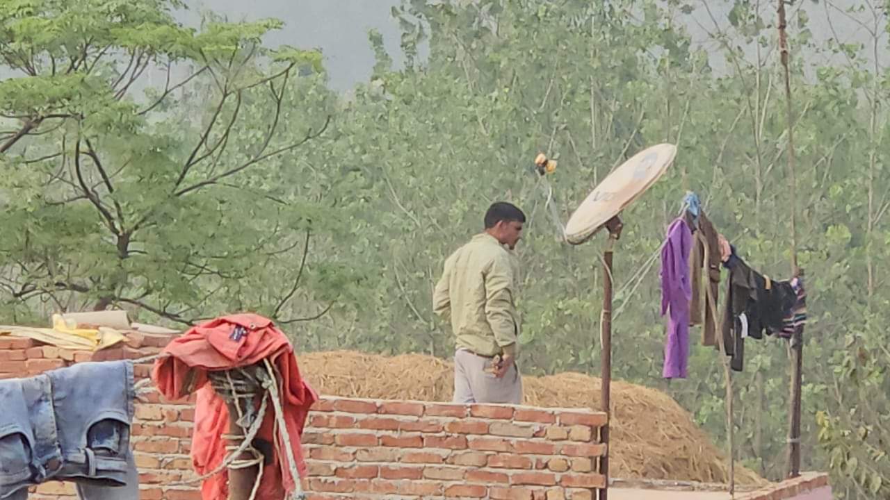 Rampur Crime Husband Shoots Wife After Argument Climbs Roof for Seven Hours
