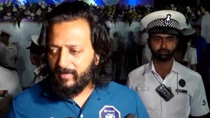 Riteish Deshmukh Suniel Shetty flag off Western Naval Commands Half Marathon 2025 in Mumbai