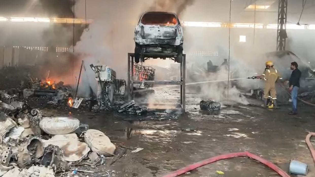 massive fire in scrap yard at chitauri road in Hapur