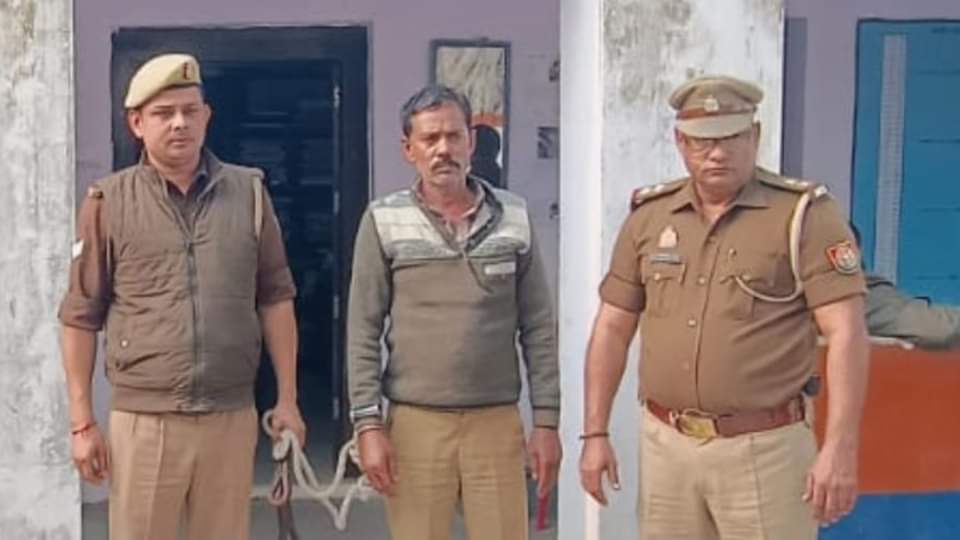 wife murder her husband with her lover claiming he suicide husband obstacle to their love affair In Sambhal