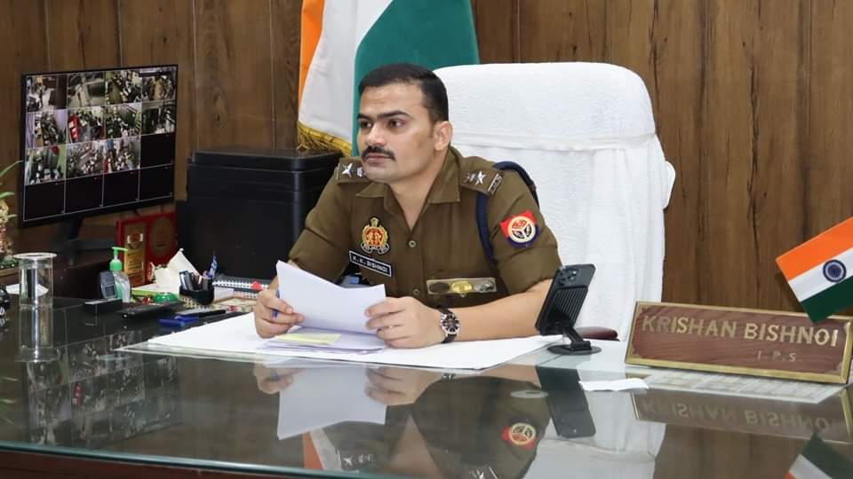 wife murder her husband with her lover claiming he suicide husband obstacle to their love affair In Sambhal