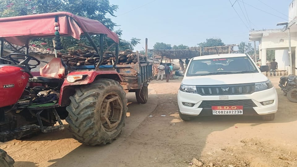 विभिन्न प्रजाति की 362 नग लकड़ी बरामद