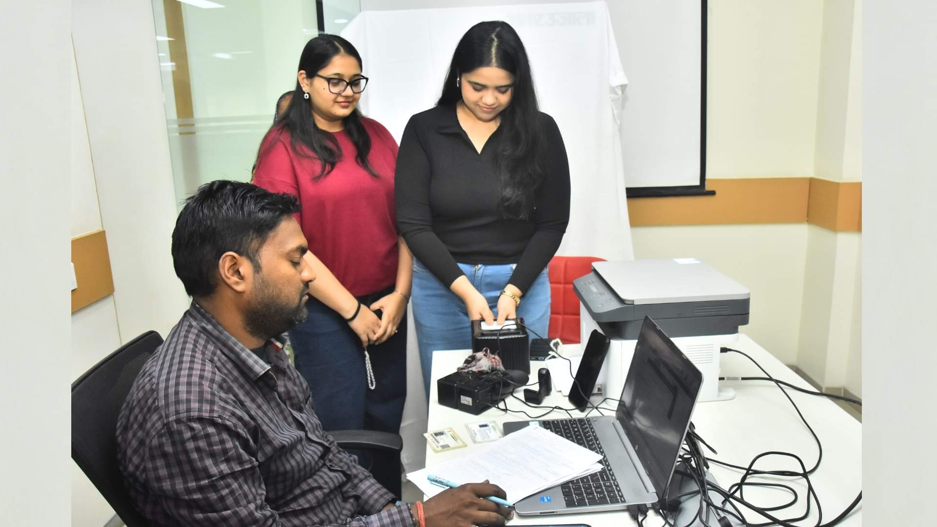 No lines, no waiting... Aadhaar work stuck for months completed in a few minutes, camp set up in Amar Ujala