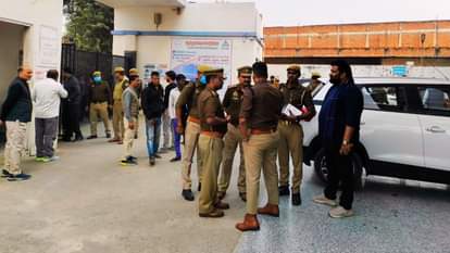 Three motor mechanics die due to toxic gas in Bhadohi carpet company