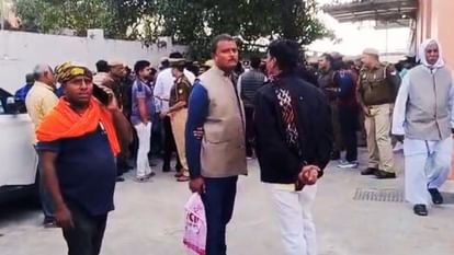 Three motor mechanics die due to toxic gas in Bhadohi carpet company