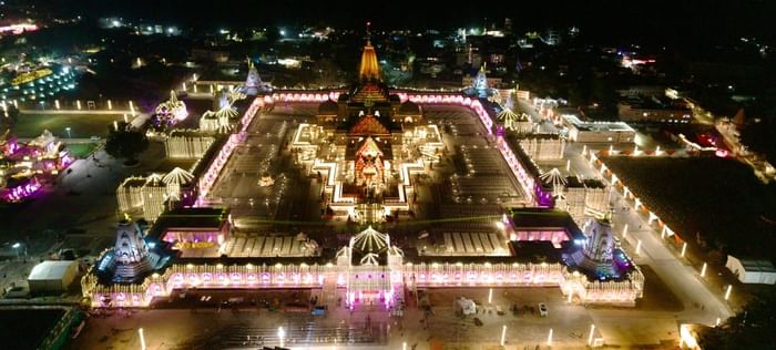 Ram Mandir Flag Hoisting: Ram Temple bathed in special light, PM Modi will hoist the flag on Tuesday