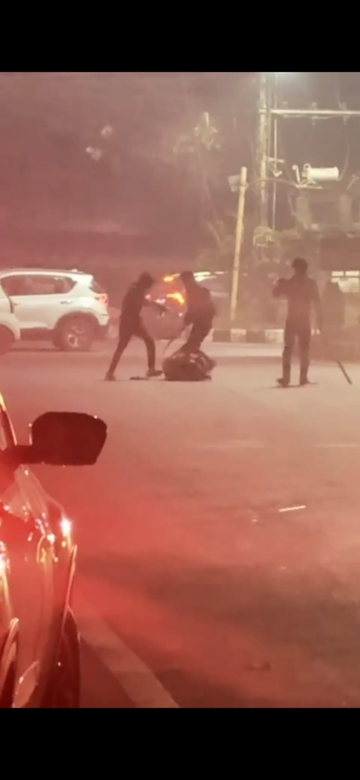 MP News: Youth attacked in Bhopal in broad daylight, questions raised again about the security arrangements in