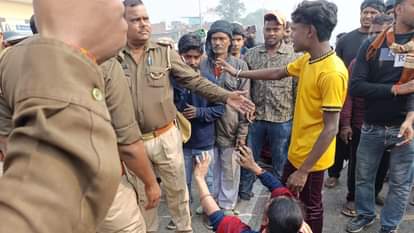 Accident in Varanasi five people dead young man and woman injured villagers block road for two hours