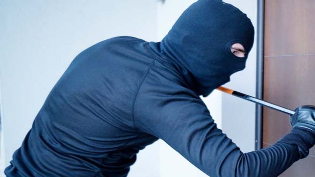 ewellery and a bag containing Rs 15 lakh in cash stolen from a wedding ceremony; accused caught on CCTV camera