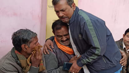 Kanpur: Four people committed suicide by jumping in front of a train and hanging themselves