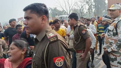 Accident in Varanasi five people dead young man and woman injured villagers block road for two hours