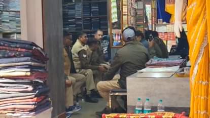 GST Raid at Cloth Merchant’s Shop in Shamli, Saharanpur Team Conducts Inspection
