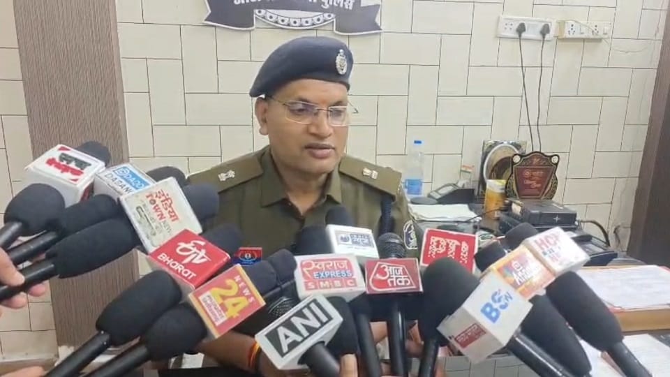 जांजगीर चांपा में वर्दी कलंकित
