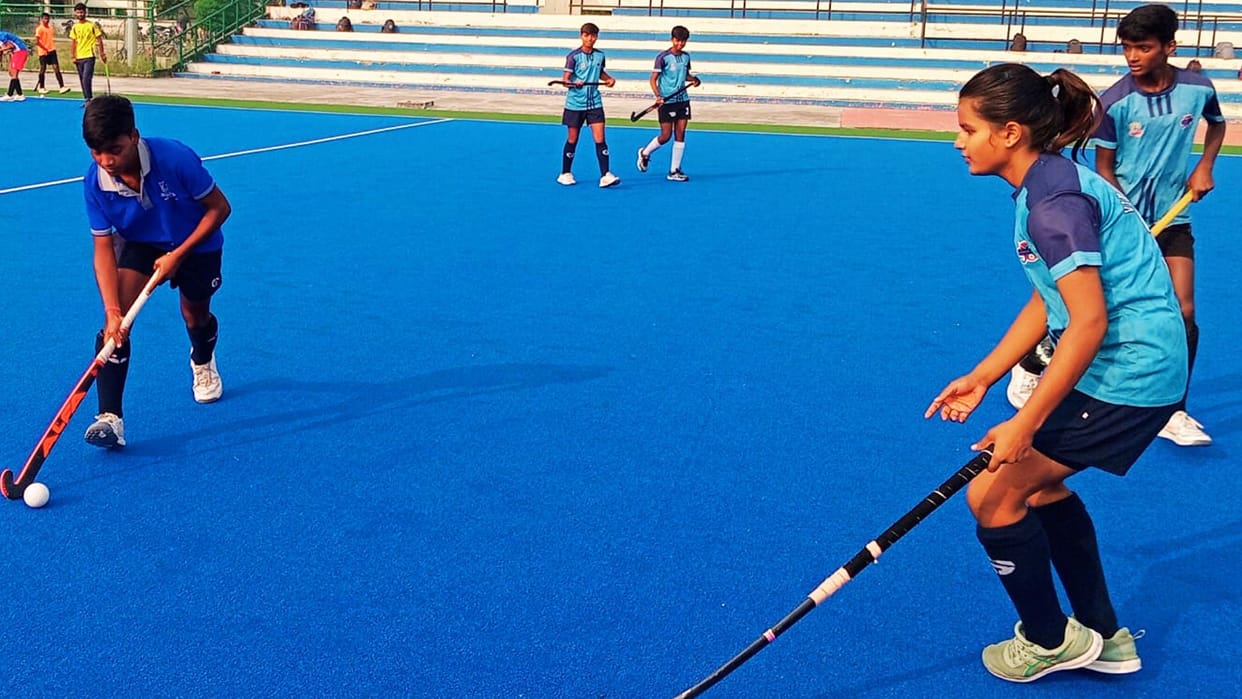 Sports News Women's hockey 40 players including five national players practiced on turf for three hours