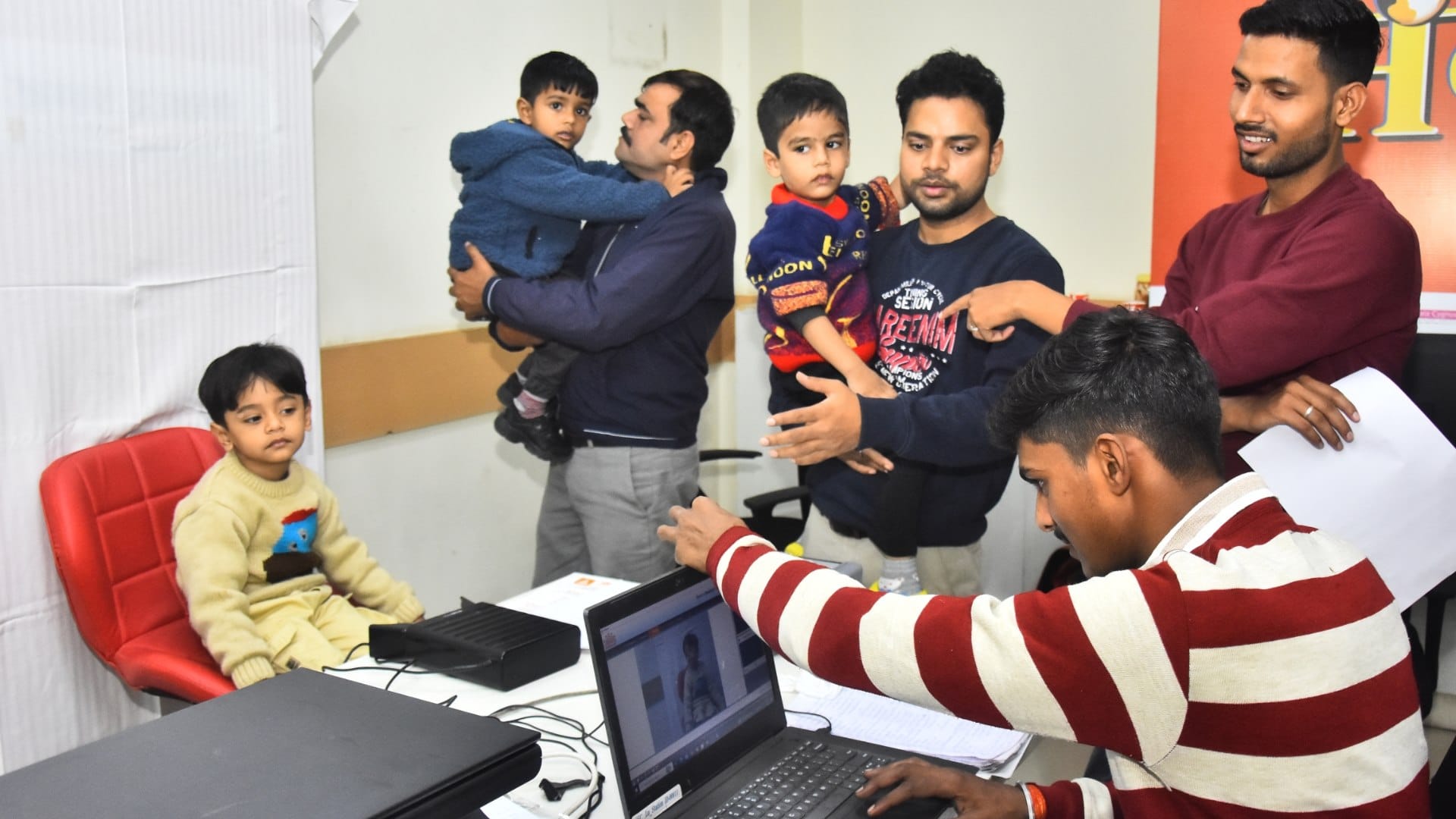 No lines, no waiting... Aadhaar work stuck for months completed in a few minutes, camp set up in Amar Ujala