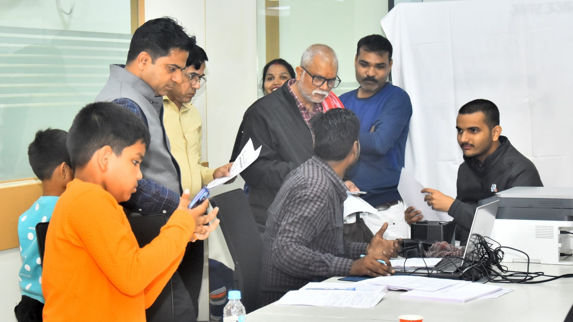 No lines, no waiting... Aadhaar work stuck for months completed in a few minutes, camp set up in Amar Ujala