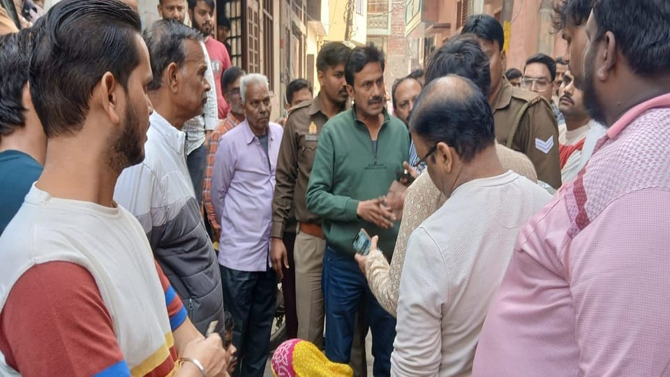 thief wearing burqa entered house, businessman got information about him