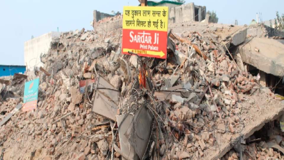 Central Market demolition: Life is returning to normal, shop signs are placed in the rubble, shopkeepers have