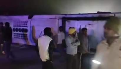 Passenger Bus Overturns on Yamuna Expressway  16 Injured and 3 Critical