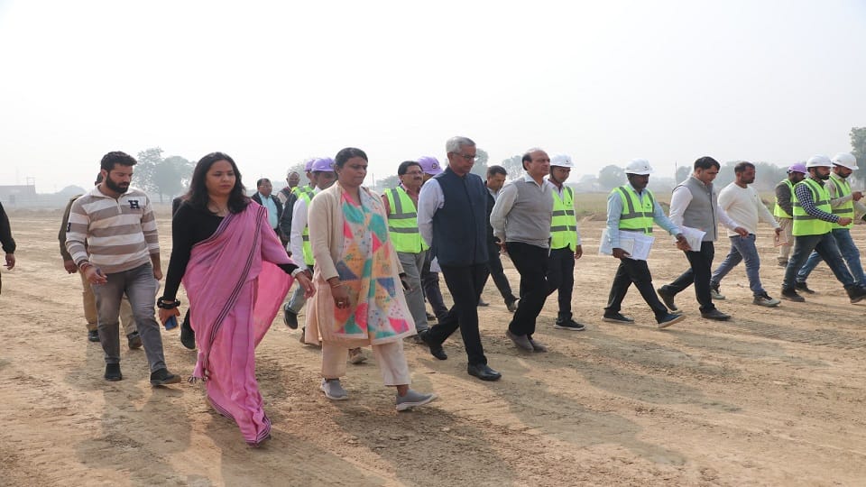 Divisional Commissioner inspected Atalpuram scheme in agra