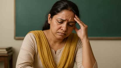 परेशान टीचर (सांकेतिक तस्वीर)