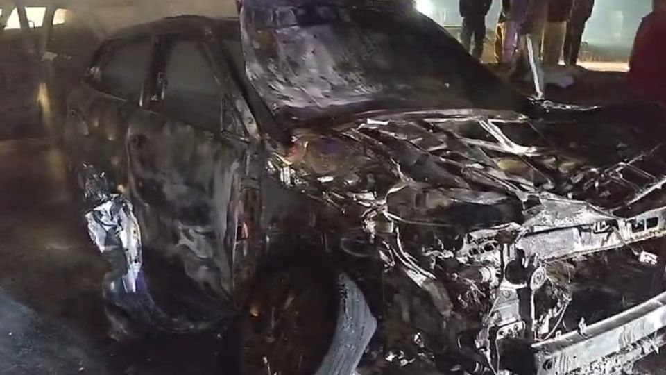 Accident in Phagwara Two vehicles collided caught fire motorcycle burnt