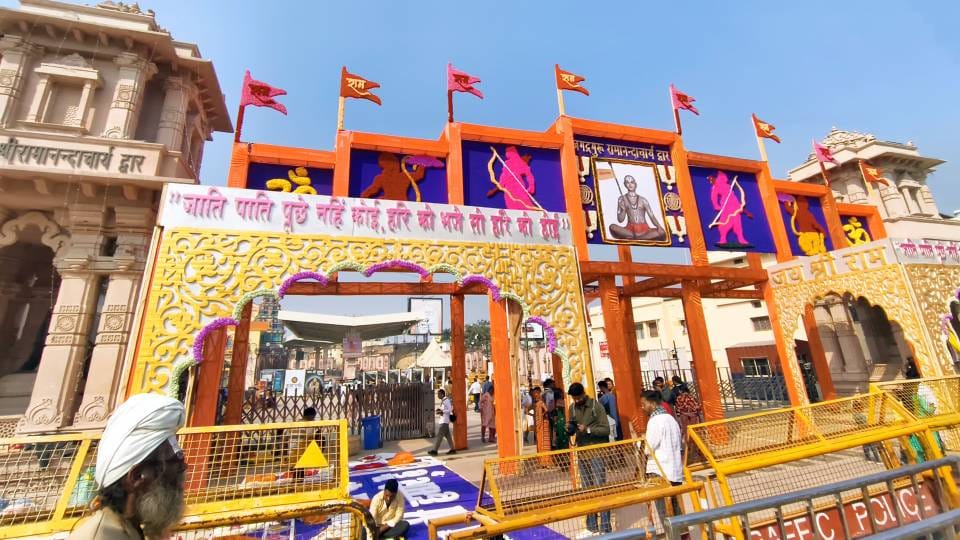Devotee thrilled to see divine of Ayodhya adorned with flag hoisting ceremony ATS-NSG took charge for security