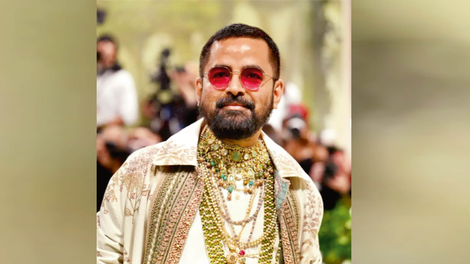 मशहूर फैशन डिजाइनर सब्यसाची मुखर्जी