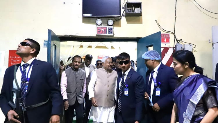 Bihar News: रूसी सैनिकों के लिए बूट बनाने वाली कंपनी पहुंचे मुख्यमंत्री, शपथ के बाद फुल एक्शन में नीतीश कुमार