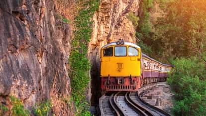 People seen picnicking on the roof of a moving train viral video creates sensation on the internet