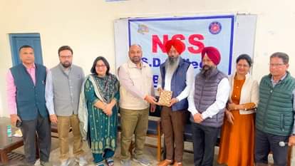 Seminar dedicated to martyrdom day of Guru Tegh Bahadur Ji in SD collage Barnala