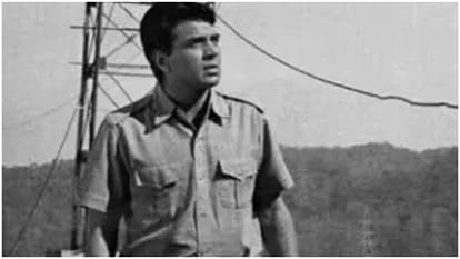Dharmendra death know about his iconic roles in movies including sholay satyakam phool aur pathhar