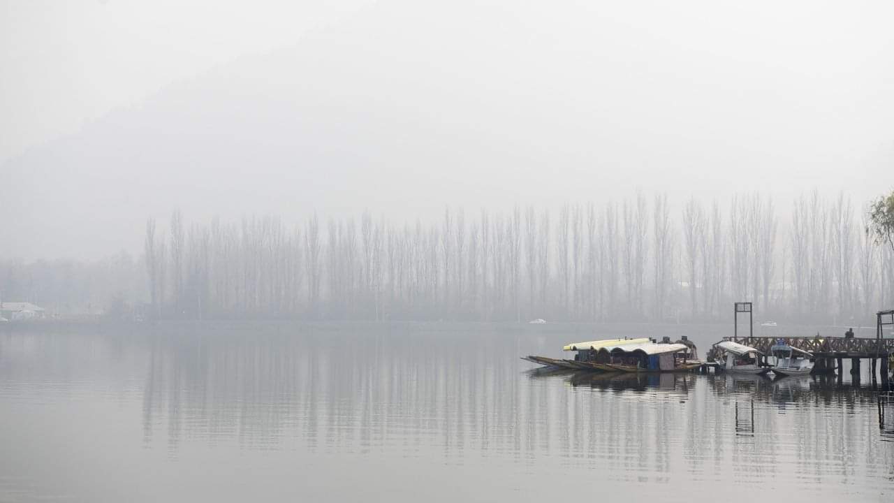 Minimum temperatures dip below freezing in most districts of Kashmir, with clear weather expected until the 30