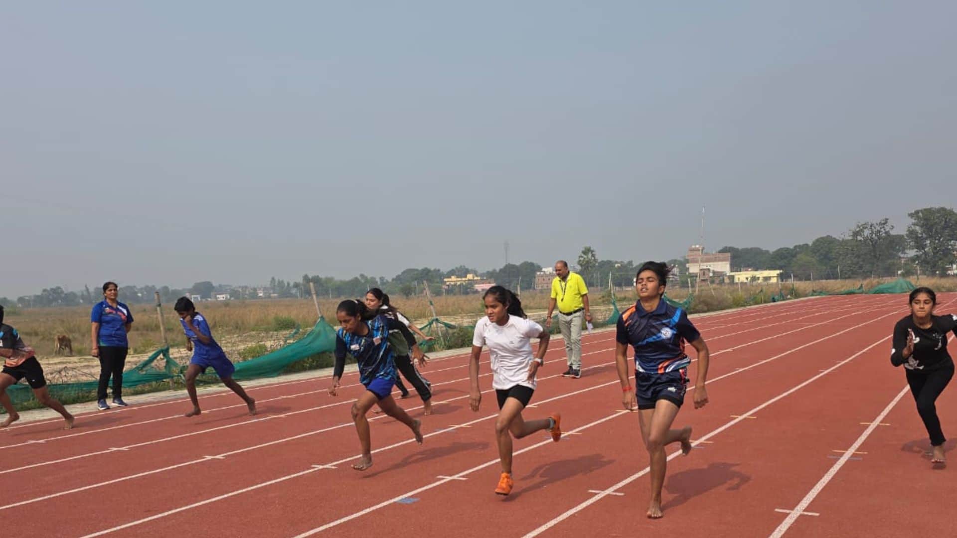 दौड़ती बेटियां